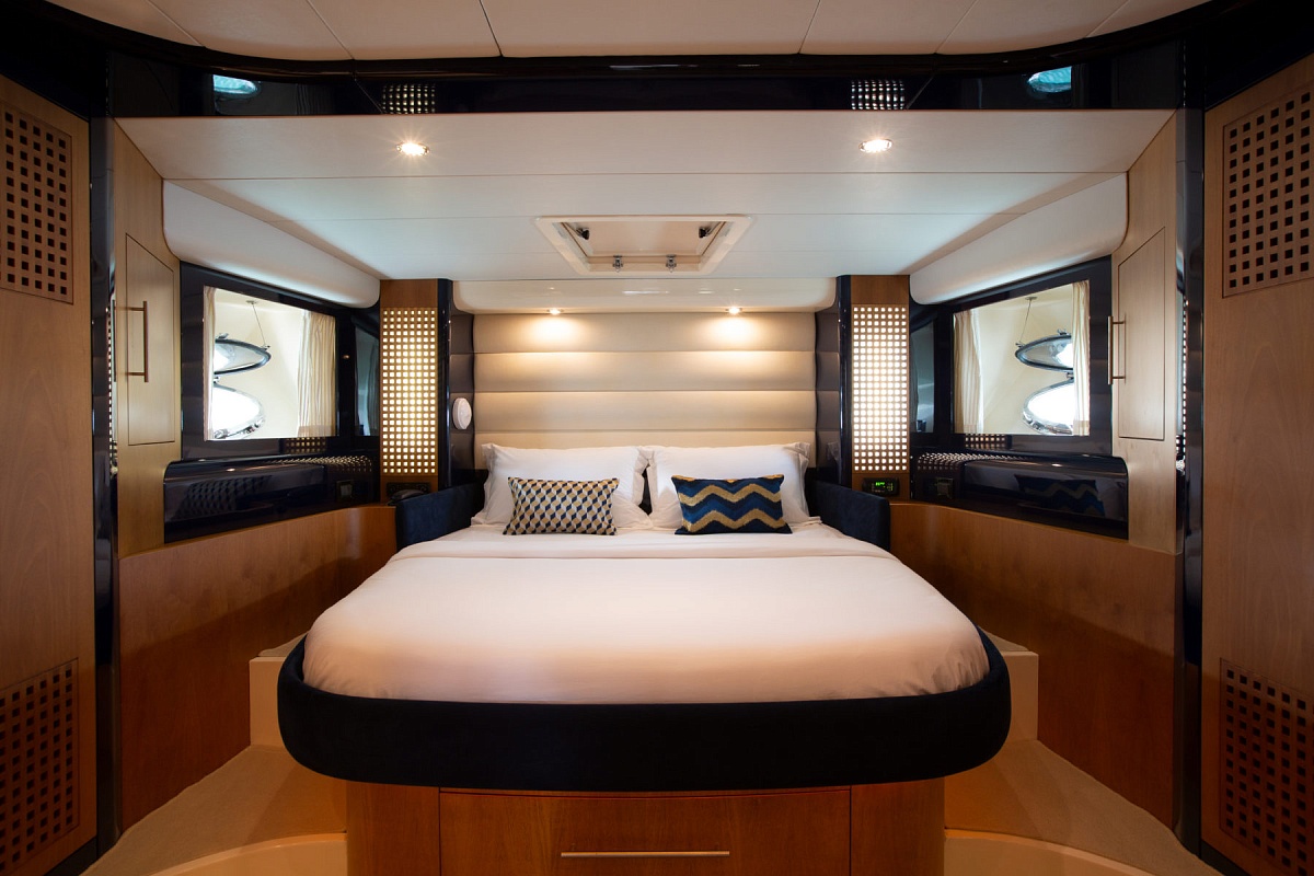 Аренда яхты Riva 70 Dolce Vita Aria Blue на Пхукете